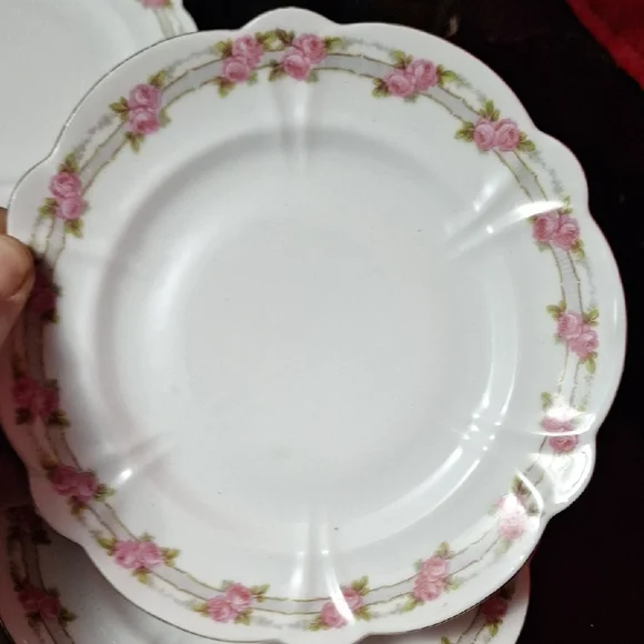 Vintage Scalloped Bone China Plates - Pink Rose Garland & Gold Rim - Set of 6 - Picture 4 of 15
